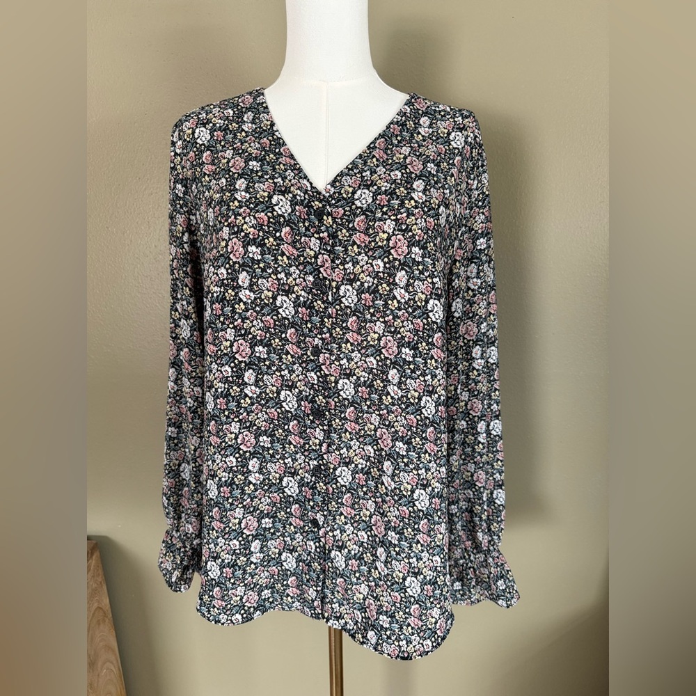 T Tahari Black Floral V-Neck Button Up Long Sleeve Blouse Medium
